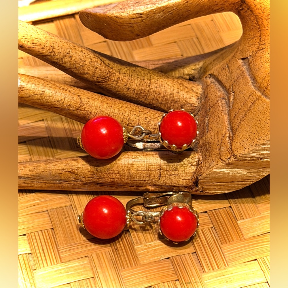 Elegant Vintage Red Clip-On Earrings